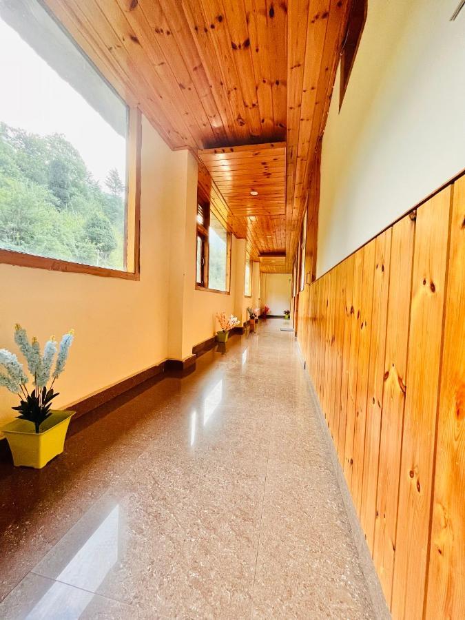 Hotel Himalayan River- Riverside Hotel Manāli Екстериор снимка